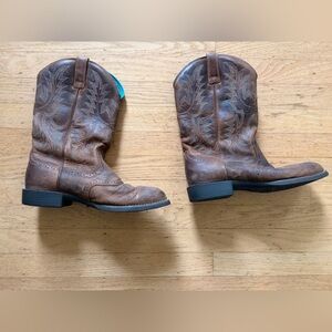 Ariat Delilah round toe boots